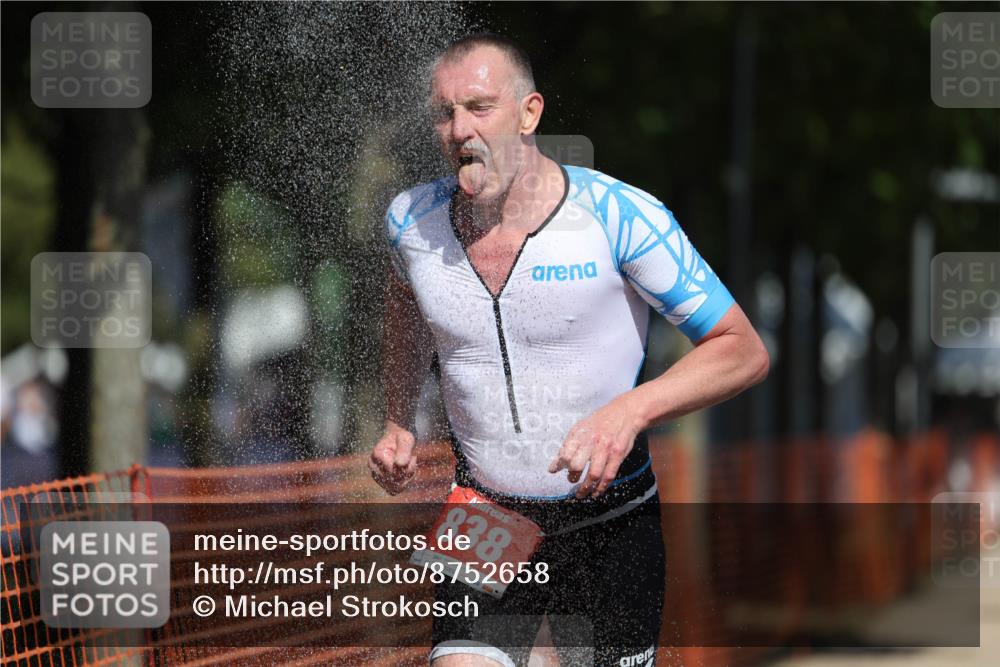 07.09.2025 - 19. Norderstedt Triathlon Michael Strokosch http://msf.ph/oto/8752658 07.09.2025 12:46:33 Laufen 697, 838 meine-sportfotos.de