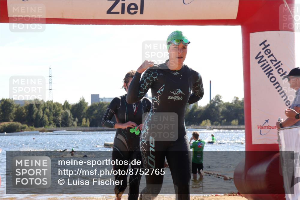 07.09.2025 - 19. Norderstedt Triathlon Luisa Fischer http://msf.ph/oto/8752765 07.09.2025 15:35:18 Schwimmen 1043, 1056, 1085 meine-sportfotos.de