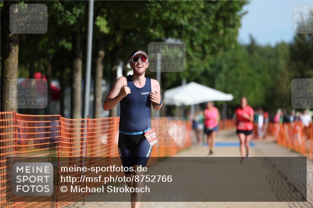 07.09.2025 - 19. Norderstedt Triathlon Michael Strokosch http://msf.ph/oto/8752766 07.09.2025 10:36:59 Laufen 1149 meine-sportfotos.de