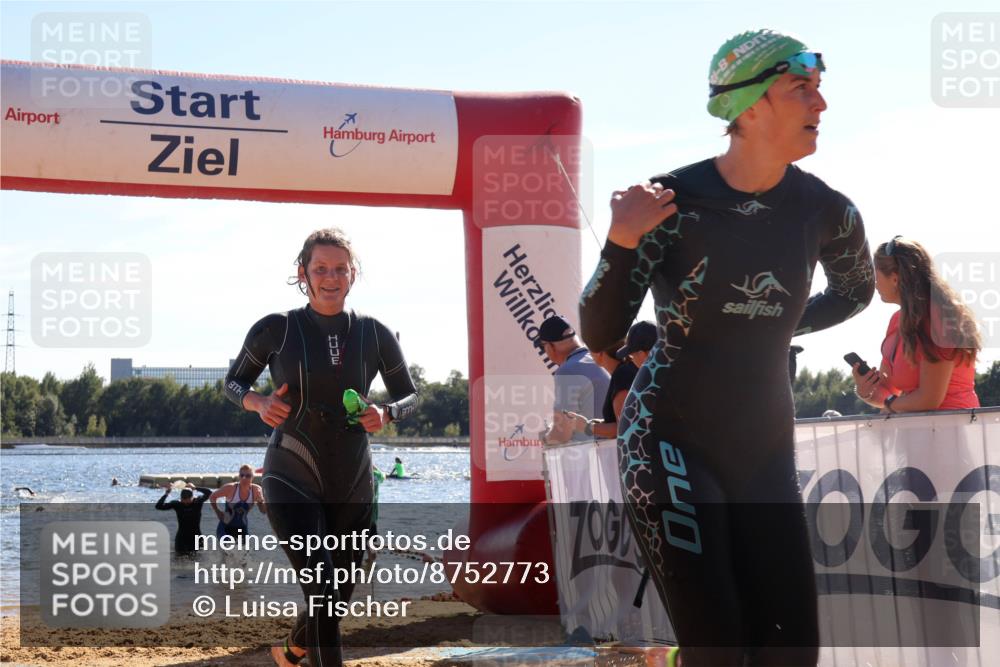 07.09.2025 - 19. Norderstedt Triathlon Luisa Fischer http://msf.ph/oto/8752773 07.09.2025 15:35:19 Schwimmen 1043, 1056, 1085 meine-sportfotos.de