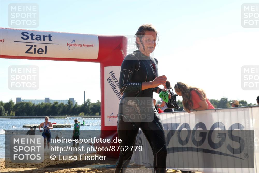 07.09.2025 - 19. Norderstedt Triathlon Luisa Fischer http://msf.ph/oto/8752779 07.09.2025 15:35:20 Schwimmen 1043, 1056, 1085 meine-sportfotos.de