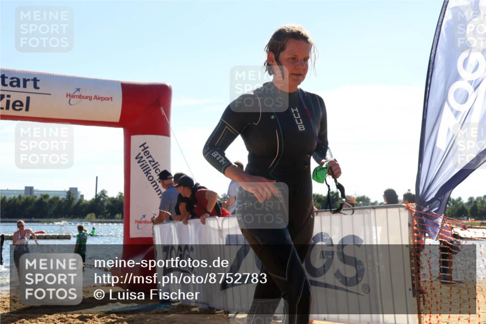 07.09.2025 - 19. Norderstedt Triathlon Luisa Fischer http://msf.ph/oto/8752783 07.09.2025 15:35:20 Schwimmen 1043, 1056, 1085 meine-sportfotos.de
