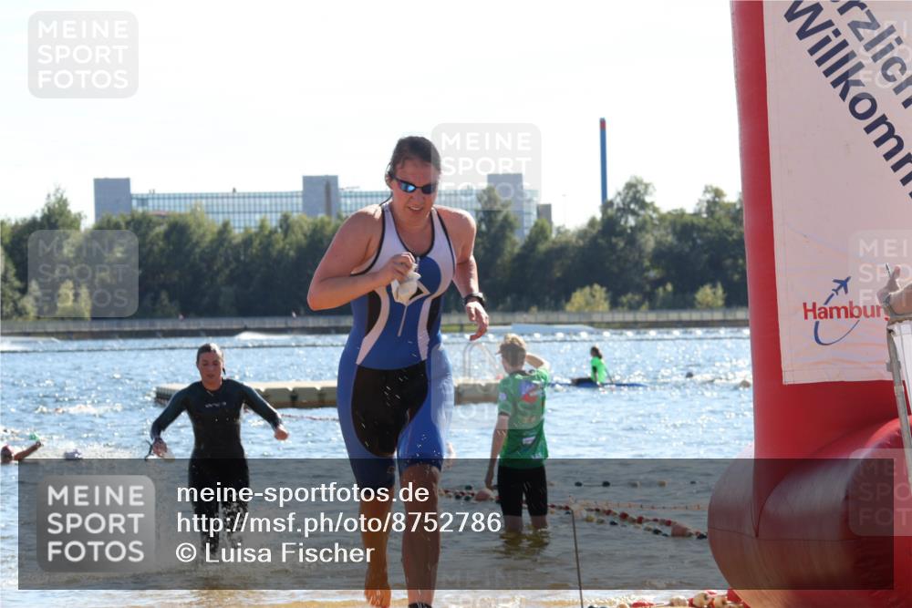 07.09.2025 - 19. Norderstedt Triathlon Luisa Fischer http://msf.ph/oto/8752786 07.09.2025 15:35:23 Schwimmen 1043, 1056, 1068, 1085 meine-sportfotos.de