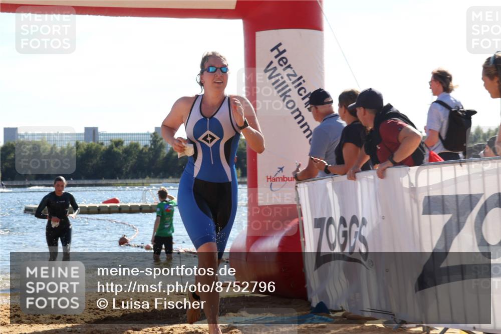 07.09.2025 - 19. Norderstedt Triathlon Luisa Fischer http://msf.ph/oto/8752796 07.09.2025 15:35:24 Schwimmen 1043, 1056, 1068, 1085 meine-sportfotos.de