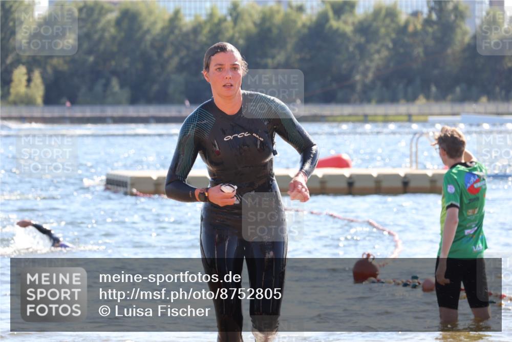 07.09.2025 - 19. Norderstedt Triathlon Luisa Fischer http://msf.ph/oto/8752805 07.09.2025 15:35:26 Schwimmen 1043, 1056, 1068, 1085 meine-sportfotos.de