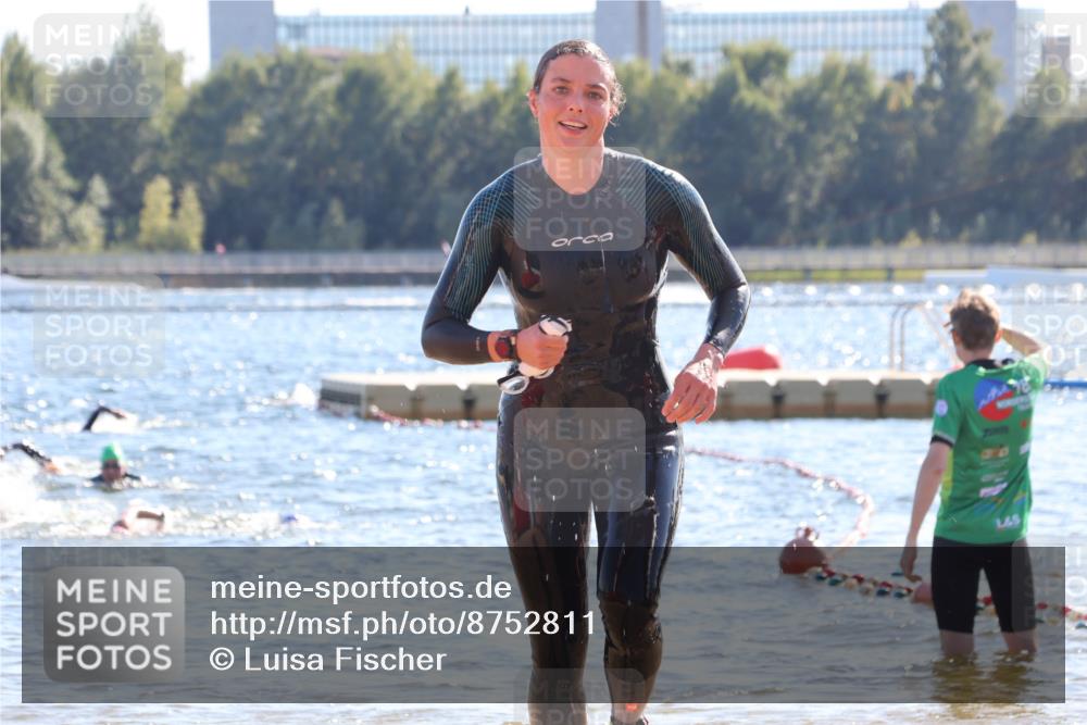 07.09.2025 - 19. Norderstedt Triathlon Luisa Fischer http://msf.ph/oto/8752811 07.09.2025 15:35:26 Schwimmen 1043, 1056, 1068, 1085 meine-sportfotos.de