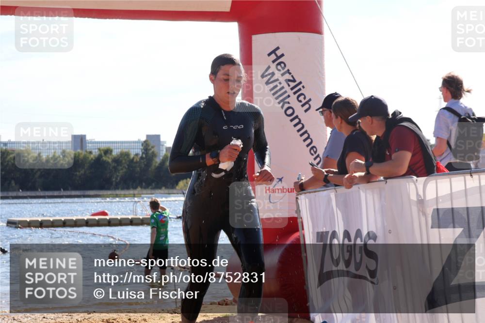 07.09.2025 - 19. Norderstedt Triathlon Luisa Fischer http://msf.ph/oto/8752831 07.09.2025 15:35:28 Schwimmen 1043, 1056, 1068, 1085 meine-sportfotos.de