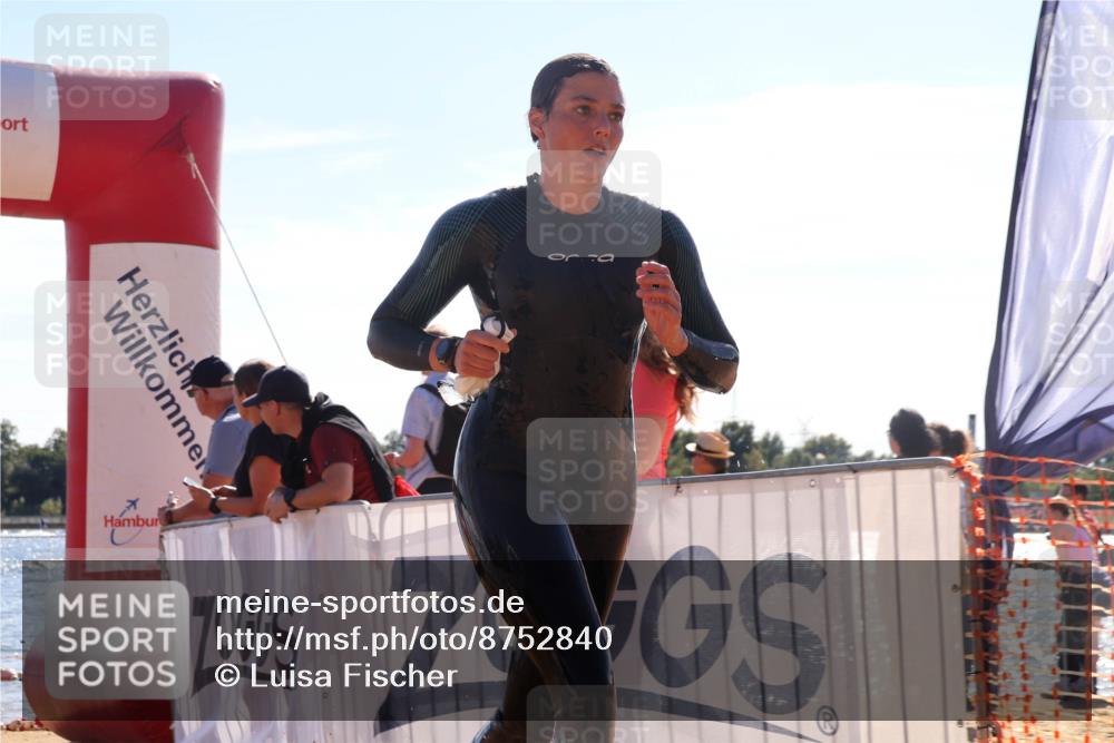 07.09.2025 - 19. Norderstedt Triathlon Luisa Fischer http://msf.ph/oto/8752840 07.09.2025 15:35:29 Schwimmen 1043, 1056, 1068, 1085 meine-sportfotos.de
