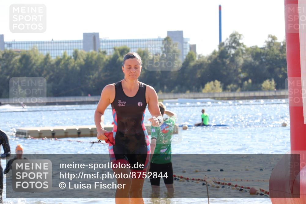 07.09.2025 - 19. Norderstedt Triathlon Luisa Fischer http://msf.ph/oto/8752844 07.09.2025 15:35:46 Schwimmen 509, 1058, 1077 meine-sportfotos.de