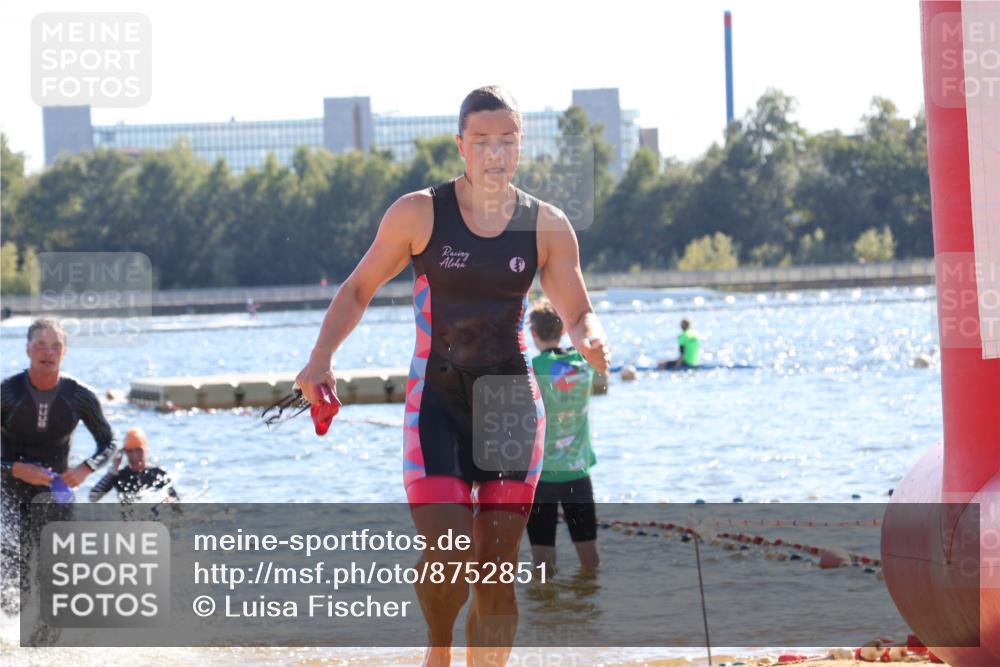 07.09.2025 - 19. Norderstedt Triathlon Luisa Fischer http://msf.ph/oto/8752851 07.09.2025 15:35:46 Schwimmen 509, 1058, 1077 meine-sportfotos.de