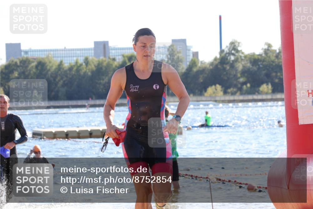 07.09.2025 - 19. Norderstedt Triathlon Luisa Fischer http://msf.ph/oto/8752854 07.09.2025 15:35:47 Schwimmen 509, 1058, 1077 meine-sportfotos.de