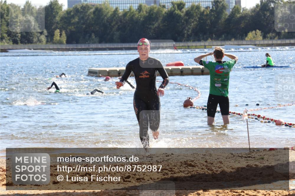 07.09.2025 - 19. Norderstedt Triathlon Luisa Fischer http://msf.ph/oto/8752987 07.09.2025 15:36:09 Schwimmen 1050, 1059, 1075 meine-sportfotos.de