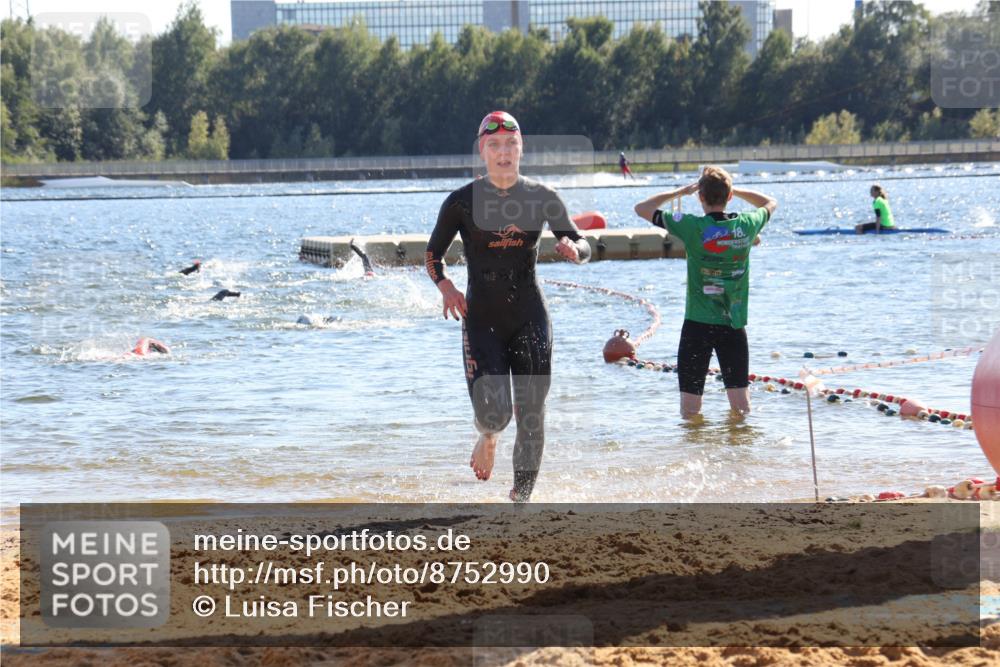 07.09.2025 - 19. Norderstedt Triathlon Luisa Fischer http://msf.ph/oto/8752990 07.09.2025 15:36:09 Schwimmen 1050, 1059, 1075 meine-sportfotos.de
