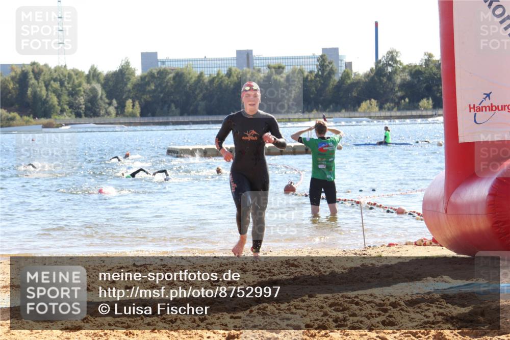 07.09.2025 - 19. Norderstedt Triathlon Luisa Fischer http://msf.ph/oto/8752997 07.09.2025 15:36:10 Schwimmen 1050, 1059, 1075 meine-sportfotos.de