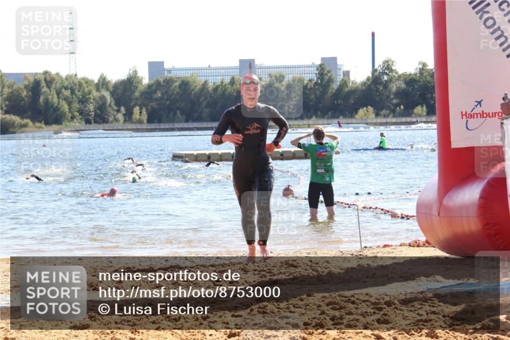 07.09.2025 - 19. Norderstedt Triathlon Luisa Fischer http://msf.ph/oto/8753000 07.09.2025 15:36:10 Schwimmen 1050, 1059, 1075 meine-sportfotos.de