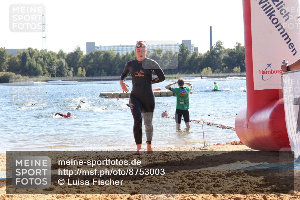 07.09.2025 - 19. Norderstedt Triathlon Luisa Fischer http://msf.ph/oto/8753003 07.09.2025 15:36:11 Schwimmen 1050, 1059, 1075 meine-sportfotos.de