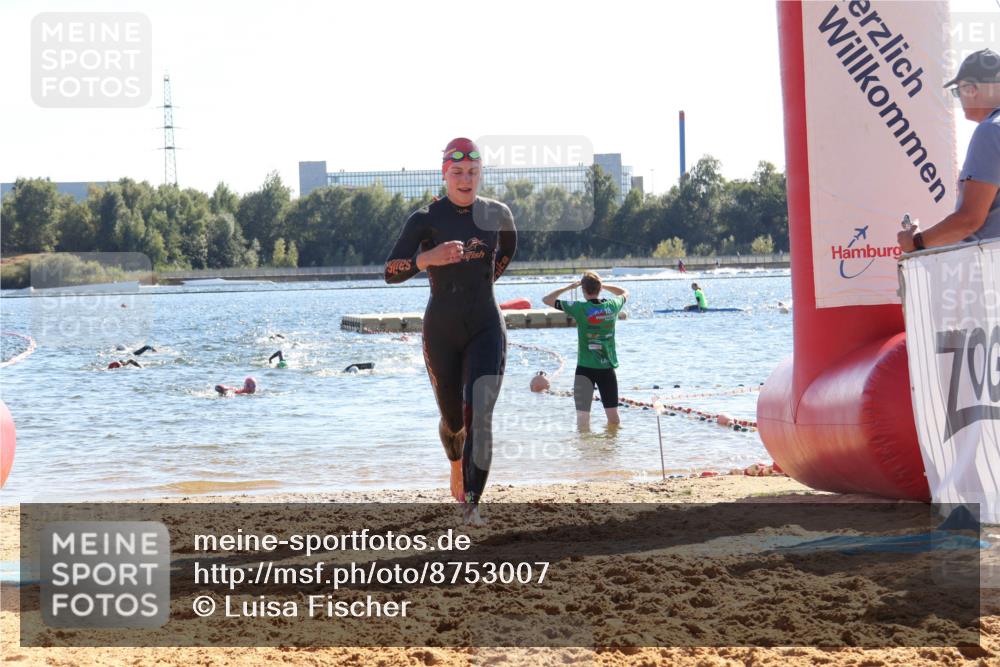 07.09.2025 - 19. Norderstedt Triathlon Luisa Fischer http://msf.ph/oto/8753007 07.09.2025 15:36:11 Schwimmen 1050, 1059, 1075 meine-sportfotos.de