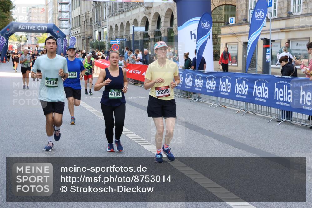 07.09.2025 - BARMER Alsterlauf Strokosch-Dieckow http://msf.ph/oto/8753014 07.09.2025 10:14:46 Ziel 2158, 2651, 3132, 3133, 3722, 3771, 3904, 4020, 4021, 4177, 4520, 4556, 4607, 4608, 4878, 4879, 5134, 5270, 5271, 5280, 5281, 5291, 5631, 6345, 8413 meine-sportfotos.de