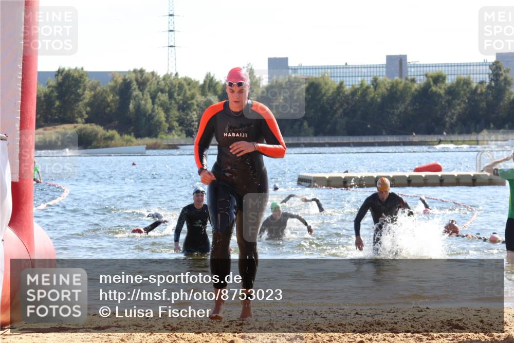 07.09.2025 - 19. Norderstedt Triathlon Luisa Fischer http://msf.ph/oto/8753023 07.09.2025 15:36:25 Schwimmen 1074, 1593 meine-sportfotos.de