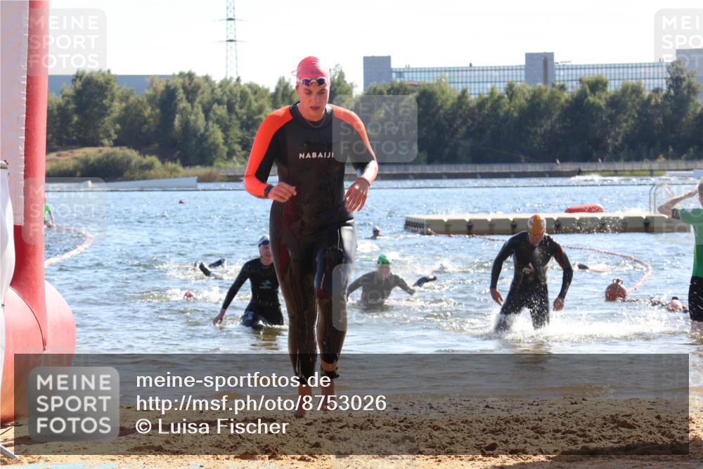 07.09.2025 - 19. Norderstedt Triathlon Luisa Fischer http://msf.ph/oto/8753026 07.09.2025 15:36:25 Schwimmen 1074, 1593 meine-sportfotos.de