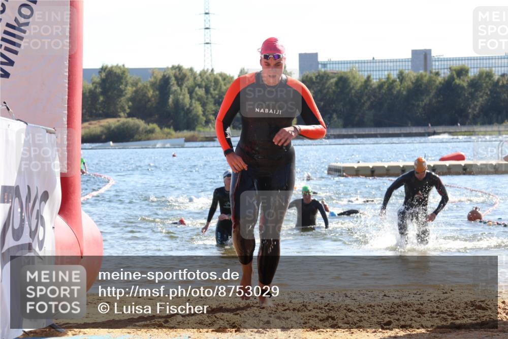 07.09.2025 - 19. Norderstedt Triathlon Luisa Fischer http://msf.ph/oto/8753029 07.09.2025 15:36:26 Schwimmen 1074, 1593 meine-sportfotos.de