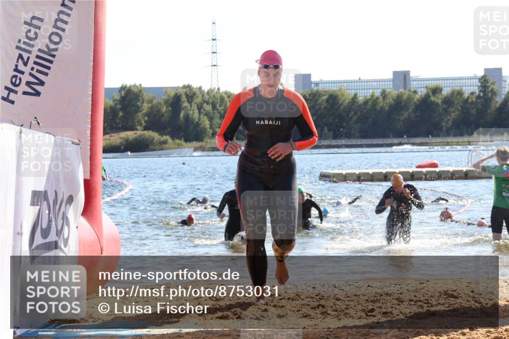 07.09.2025 - 19. Norderstedt Triathlon Luisa Fischer http://msf.ph/oto/8753031 07.09.2025 15:36:26 Schwimmen 1074, 1593 meine-sportfotos.de