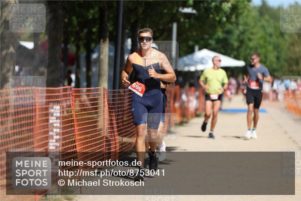 07.09.2025 - 19. Norderstedt Triathlon Michael Strokosch http://msf.ph/oto/8753041 07.09.2025 12:46:57 Laufen 696, 776, 1213 meine-sportfotos.de