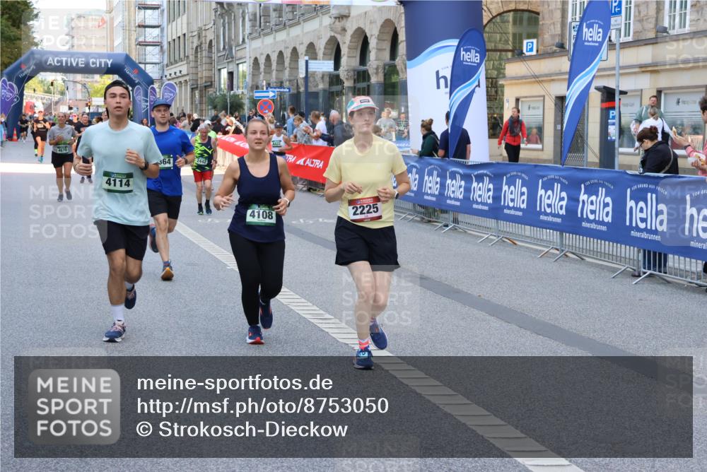 07.09.2025 - BARMER Alsterlauf Strokosch-Dieckow http://msf.ph/oto/8753050 07.09.2025 10:14:45 Ziel 2158, 2651, 3132, 3133, 3722, 3736, 3771, 3904, 4020, 4021, 4177, 4520, 4556, 4607, 4608, 4878, 4879, 5134, 5270, 5271, 5280, 5281, 5291, 5631, 6345, 8413 meine-sportfotos.de