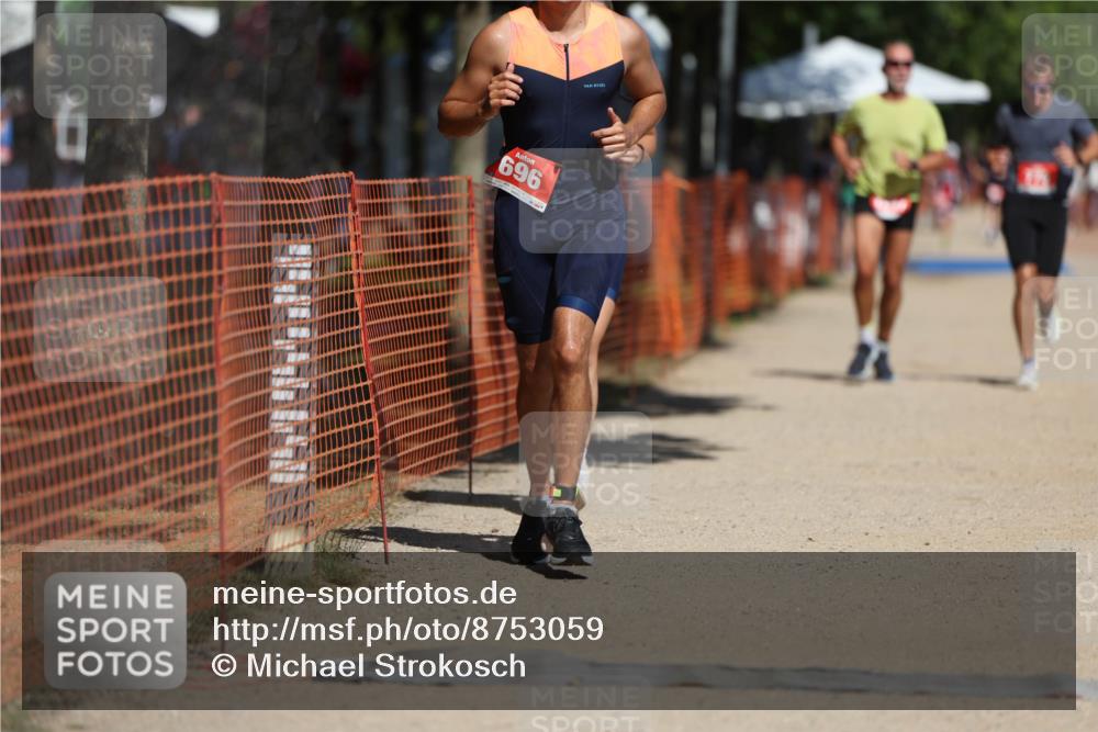 07.09.2025 - 19. Norderstedt Triathlon Michael Strokosch http://msf.ph/oto/8753059 07.09.2025 12:46:58 Laufen 696, 776, 1213, 1247 meine-sportfotos.de