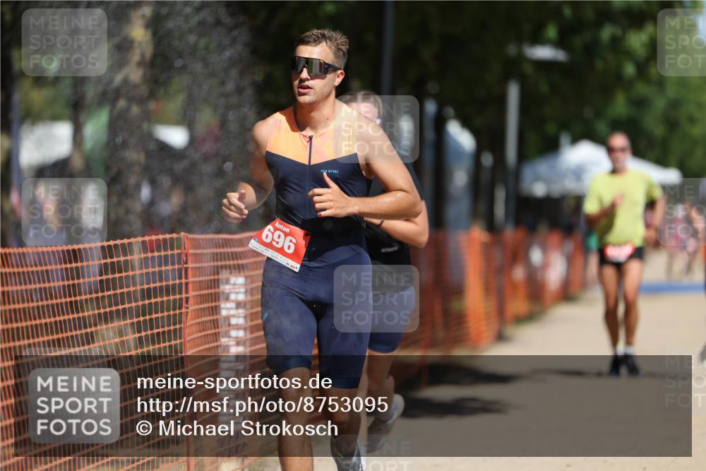 07.09.2025 - 19. Norderstedt Triathlon Michael Strokosch http://msf.ph/oto/8753095 07.09.2025 12:46:59 Laufen 696, 776, 1213, 1247 meine-sportfotos.de