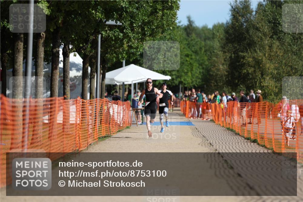 07.09.2025 - 19. Norderstedt Triathlon Michael Strokosch http://msf.ph/oto/8753100 07.09.2025 10:38:19 Laufen 1138 meine-sportfotos.de