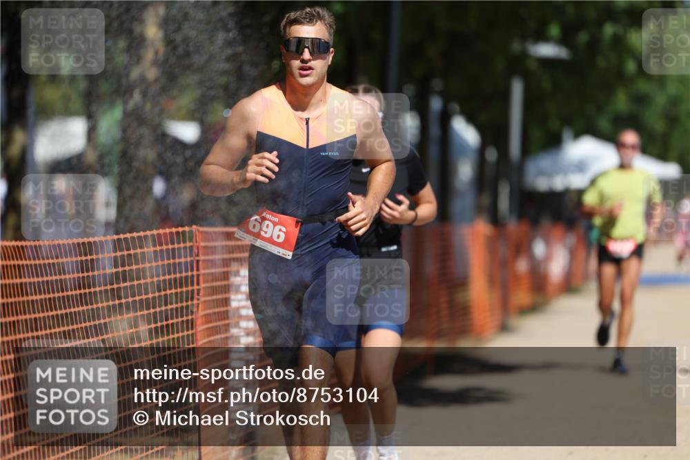 07.09.2025 - 19. Norderstedt Triathlon Michael Strokosch http://msf.ph/oto/8753104 07.09.2025 12:46:59 Laufen 696, 776, 1213, 1247 meine-sportfotos.de
