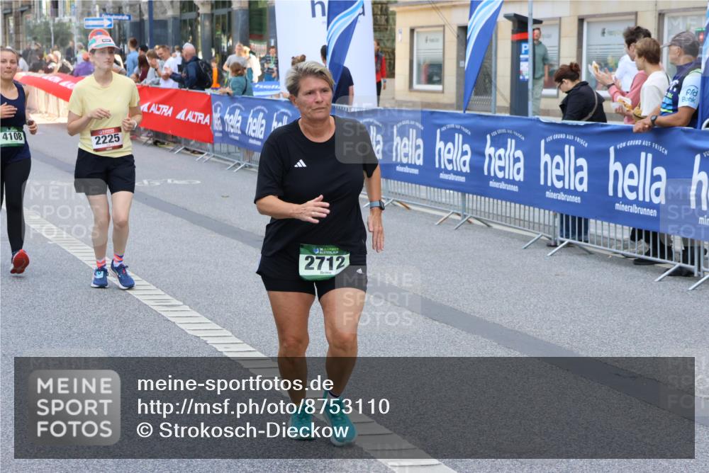 07.09.2025 - BARMER Alsterlauf Strokosch-Dieckow http://msf.ph/oto/8753110 07.09.2025 10:14:44 Ziel 2158, 2651, 3132, 3133, 3722, 3736, 3771, 3904, 4020, 4021, 4177, 4520, 4556, 4607, 4608, 4878, 4879, 5134, 5270, 5271, 5280, 5281, 5291, 5631, 6345, 8413 meine-sportfotos.de