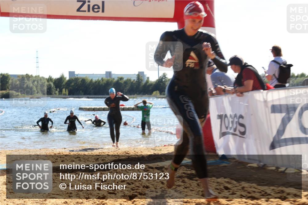 07.09.2025 - 19. Norderstedt Triathlon Luisa Fischer http://msf.ph/oto/8753123 07.09.2025 15:36:40 Schwimmen 1044, 1067, 1087, 1103, 1593 meine-sportfotos.de