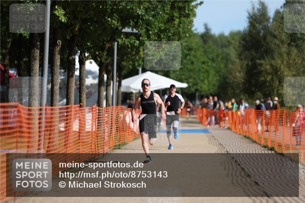 07.09.2025 - 19. Norderstedt Triathlon Michael Strokosch http://msf.ph/oto/8753143 07.09.2025 10:38:21 Laufen 1138 meine-sportfotos.de