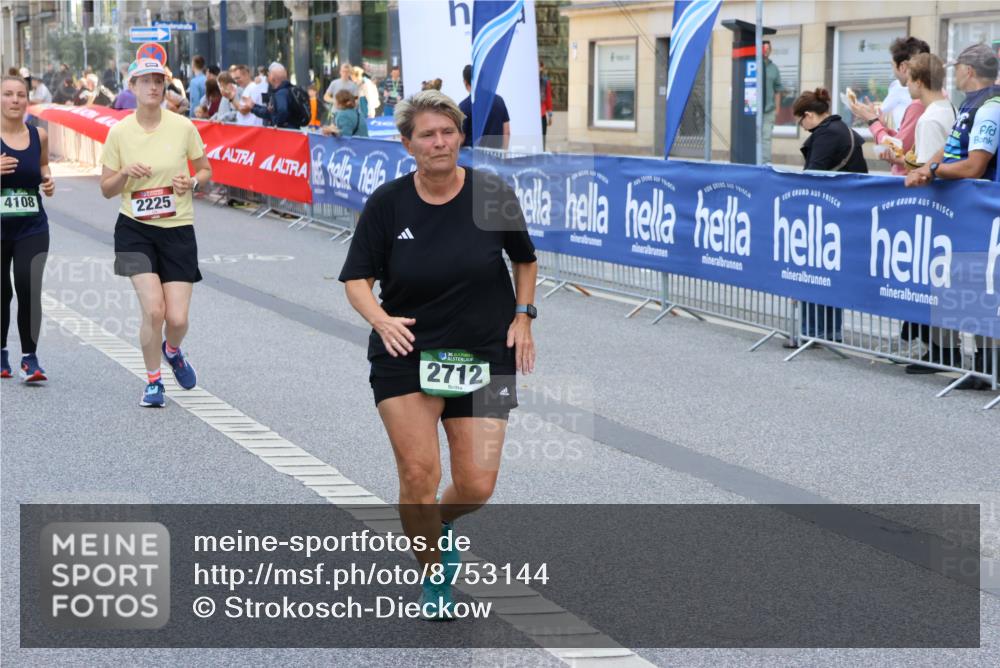 07.09.2025 - BARMER Alsterlauf Strokosch-Dieckow http://msf.ph/oto/8753144 07.09.2025 10:14:44 Ziel 2158, 2651, 3132, 3133, 3722, 3736, 3771, 3904, 4020, 4021, 4177, 4520, 4556, 4607, 4608, 4878, 4879, 5134, 5270, 5271, 5280, 5281, 5291, 5631, 6345, 8413 meine-sportfotos.de