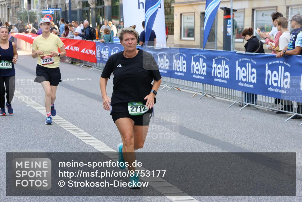 07.09.2025 - BARMER Alsterlauf Strokosch-Dieckow http://msf.ph/oto/8753177 07.09.2025 10:14:44 Ziel 2158, 2651, 3132, 3133, 3722, 3736, 3771, 3904, 4020, 4021, 4177, 4520, 4556, 4607, 4608, 4878, 4879, 5134, 5270, 5271, 5280, 5281, 5291, 5631, 6345, 8413 meine-sportfotos.de