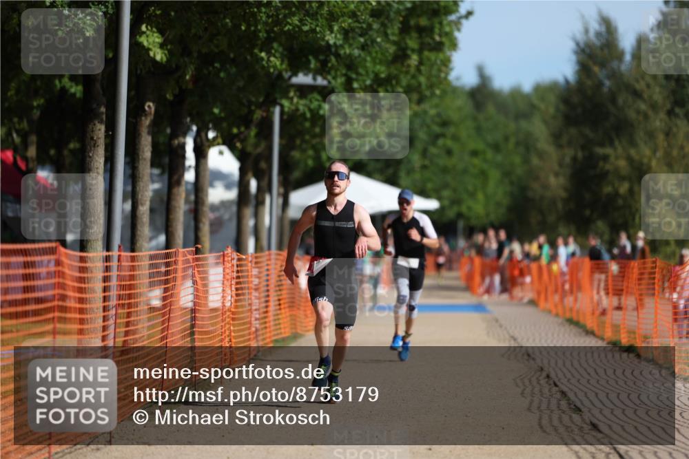 07.09.2025 - 19. Norderstedt Triathlon Michael Strokosch http://msf.ph/oto/8753179 07.09.2025 10:38:22 Laufen 1138, 1147 meine-sportfotos.de