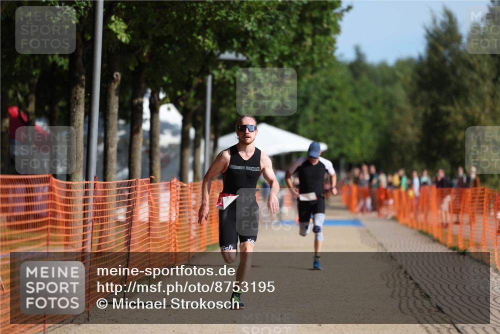 07.09.2025 - 19. Norderstedt Triathlon Michael Strokosch http://msf.ph/oto/8753195 07.09.2025 10:38:23 Laufen 1138, 1147 meine-sportfotos.de