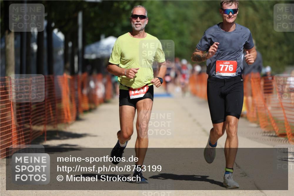 07.09.2025 - 19. Norderstedt Triathlon Michael Strokosch http://msf.ph/oto/8753199 07.09.2025 12:47:04 Laufen 696, 776, 1213, 1247 meine-sportfotos.de