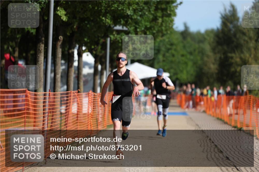 07.09.2025 - 19. Norderstedt Triathlon Michael Strokosch http://msf.ph/oto/8753201 07.09.2025 10:38:23 Laufen 1138, 1147 meine-sportfotos.de