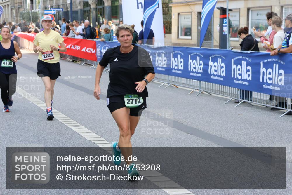 07.09.2025 - BARMER Alsterlauf Strokosch-Dieckow http://msf.ph/oto/8753208 07.09.2025 10:14:44 Ziel 2158, 2651, 3132, 3133, 3722, 3736, 3771, 3904, 4020, 4021, 4177, 4520, 4556, 4607, 4608, 4878, 4879, 5134, 5270, 5271, 5280, 5281, 5291, 5631, 6345, 8413 meine-sportfotos.de