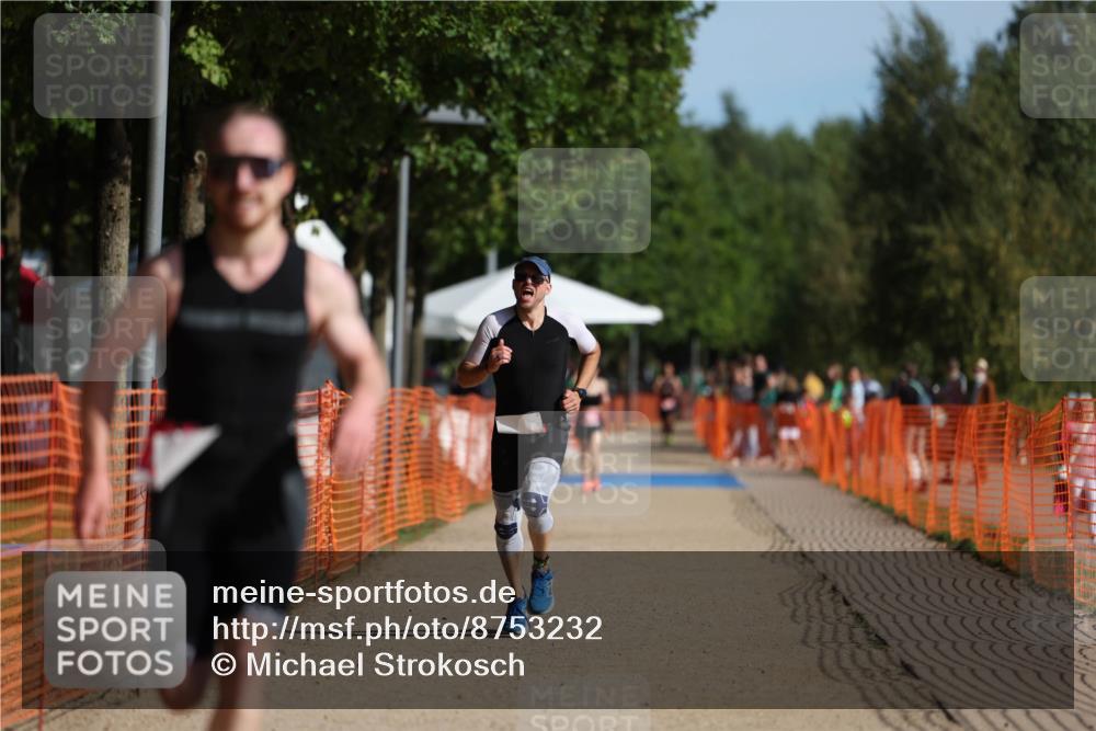 07.09.2025 - 19. Norderstedt Triathlon Michael Strokosch http://msf.ph/oto/8753232 07.09.2025 10:38:25 Laufen 1138, 1147 meine-sportfotos.de