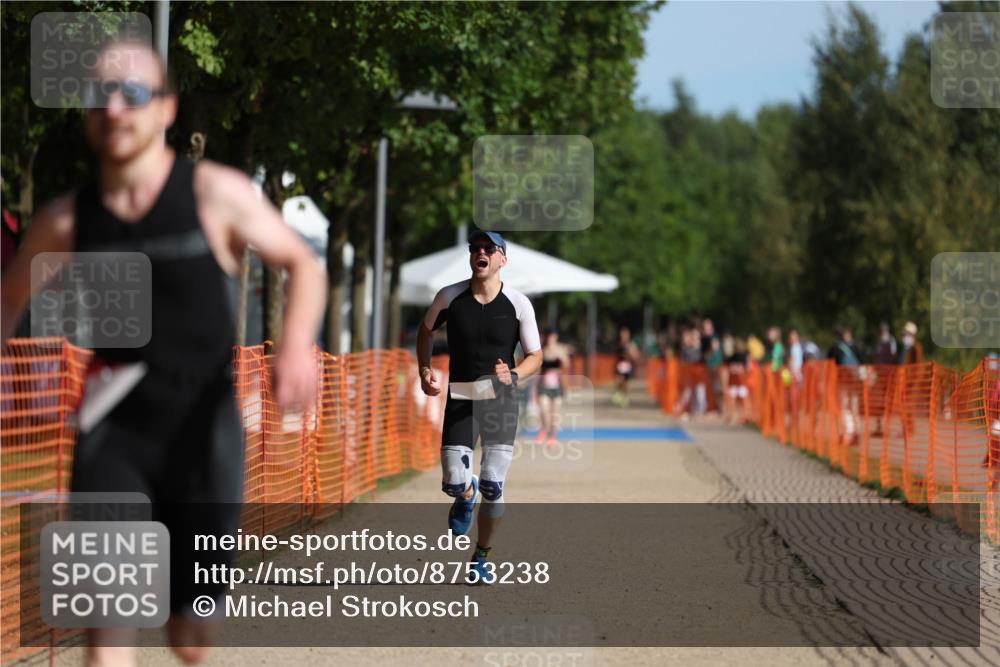 07.09.2025 - 19. Norderstedt Triathlon Michael Strokosch http://msf.ph/oto/8753238 07.09.2025 10:38:25 Laufen 1138, 1147 meine-sportfotos.de