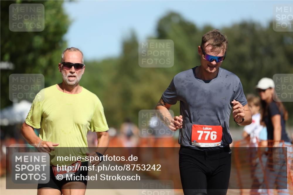 07.09.2025 - 19. Norderstedt Triathlon Michael Strokosch http://msf.ph/oto/8753242 07.09.2025 12:47:05 Laufen 776, 1213, 1247 meine-sportfotos.de