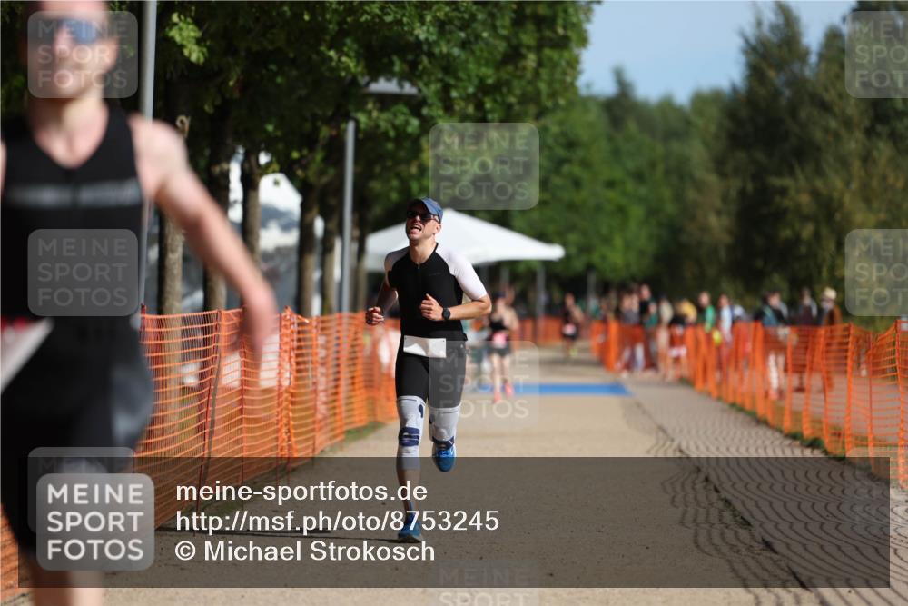 07.09.2025 - 19. Norderstedt Triathlon Michael Strokosch http://msf.ph/oto/8753245 07.09.2025 10:38:25 Laufen 1138, 1147 meine-sportfotos.de
