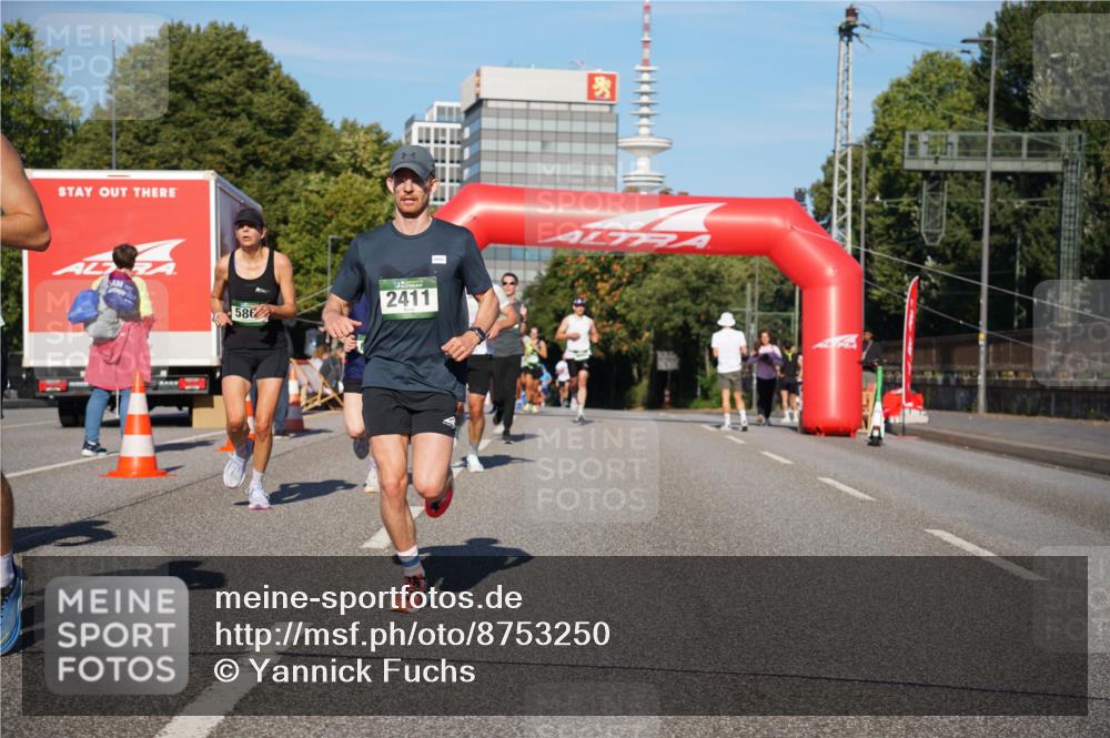 07.09.2025 - BARMER Alsterlauf Yannick Fuchs http://msf.ph/oto/8753250 07.09.2025 09:36:49 Laufen 586, 2411 meine-sportfotos.de
