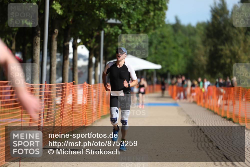 07.09.2025 - 19. Norderstedt Triathlon Michael Strokosch http://msf.ph/oto/8753259 07.09.2025 10:38:26 Laufen 1138, 1147 meine-sportfotos.de