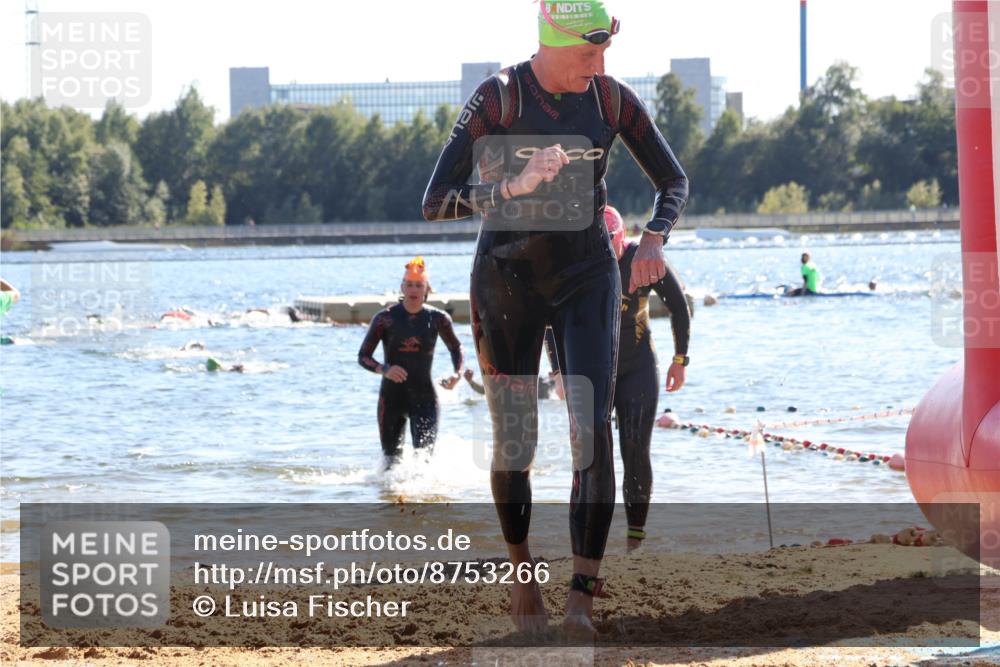 07.09.2025 - 19. Norderstedt Triathlon Luisa Fischer http://msf.ph/oto/8753266 07.09.2025 15:36:56 Schwimmen 1076, 1079, 1090, 1091, 1095 meine-sportfotos.de