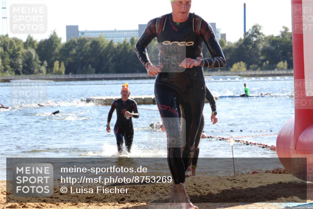 07.09.2025 - 19. Norderstedt Triathlon Luisa Fischer http://msf.ph/oto/8753269 07.09.2025 15:36:56 Schwimmen 1076, 1079, 1090, 1091, 1095 meine-sportfotos.de